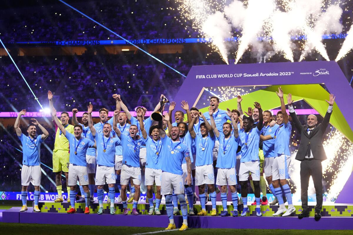 Vad ska man säga om Manchester Citys seger i klubblags-VM och underprestationen i Premier League?